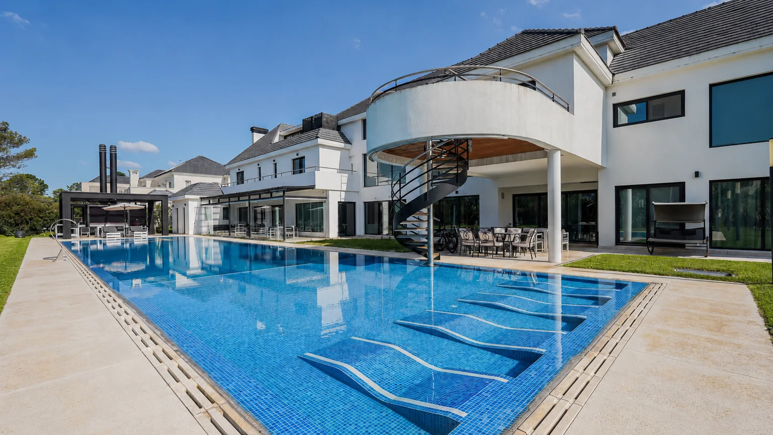Residencia con piscina — producción de LK Productora